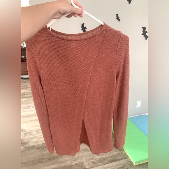 H&M sweater with cross back - Picture 2 of 3